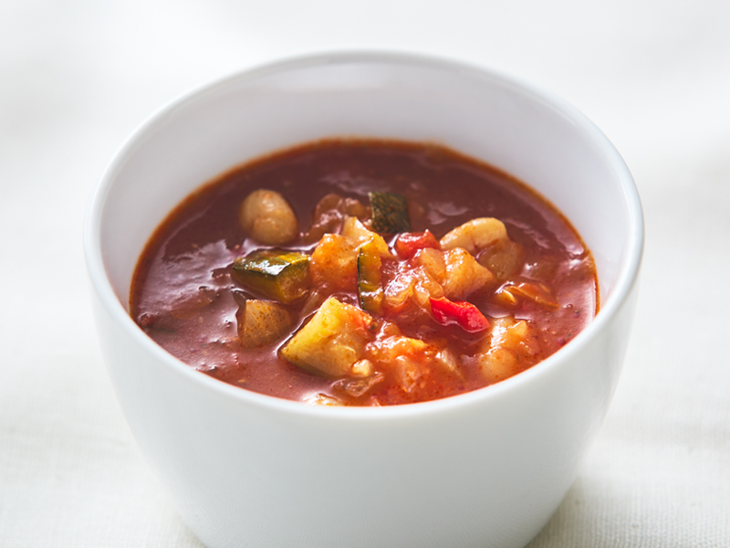 具だくさんのトマトスープ